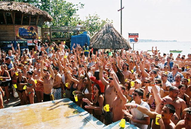 riskycrowd_stage